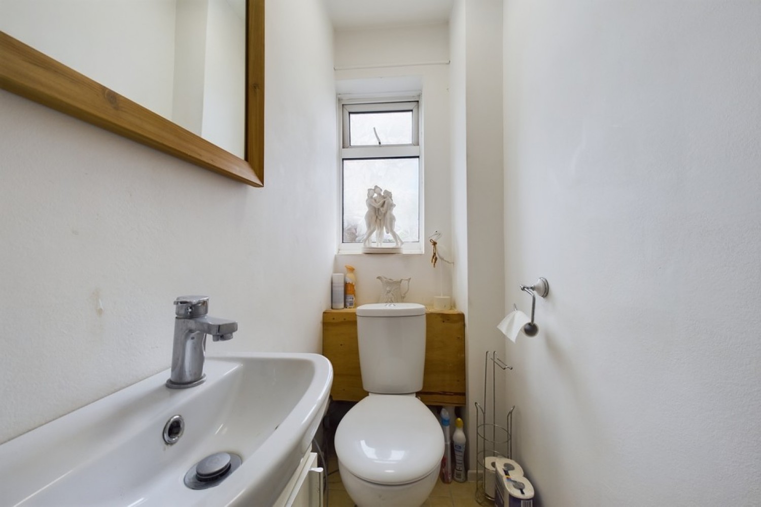 2 bedroom Flat in Dixwell Road, Folkestone