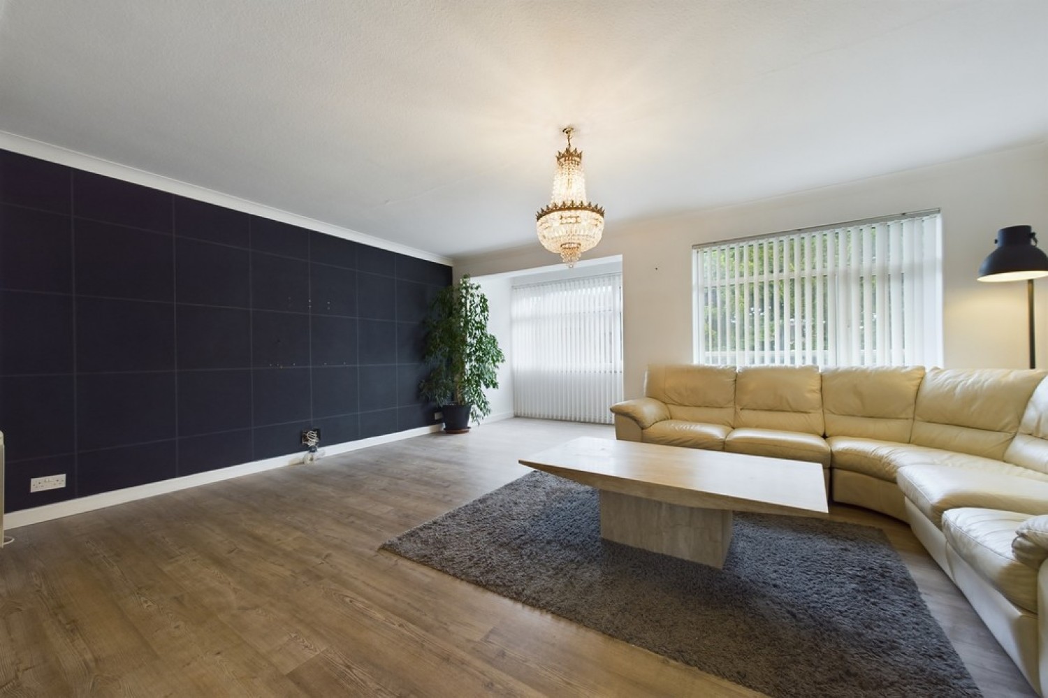 2 bedroom Flat in Dixwell Road, Folkestone