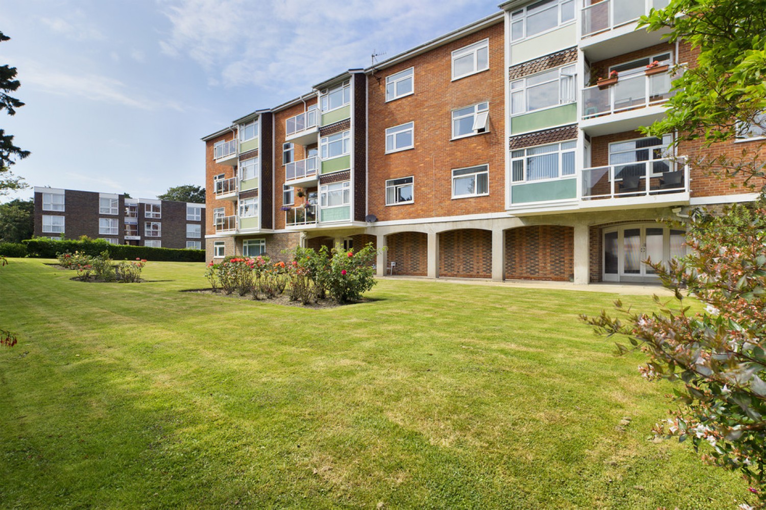 2 bedroom Flat in Dixwell Road, Folkestone