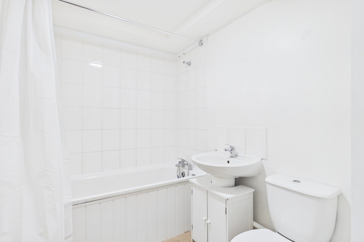 Manor Court, Tontine Street