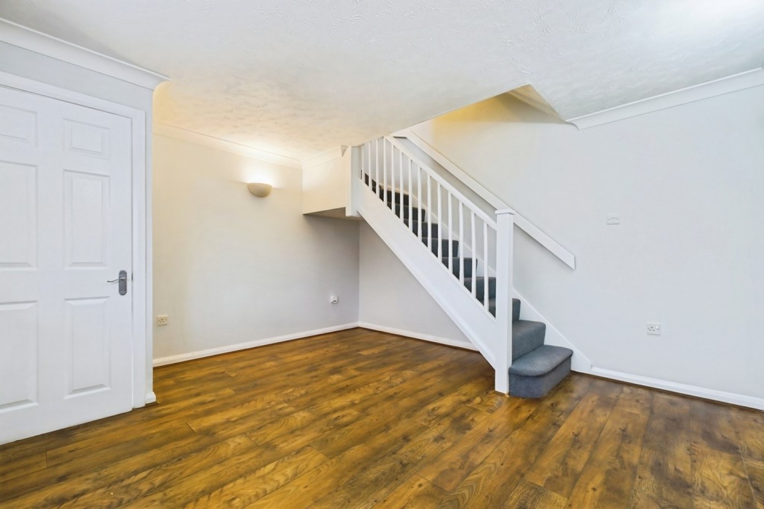 2 bedroom House for Letting Cromwell Park Place, Cheriton