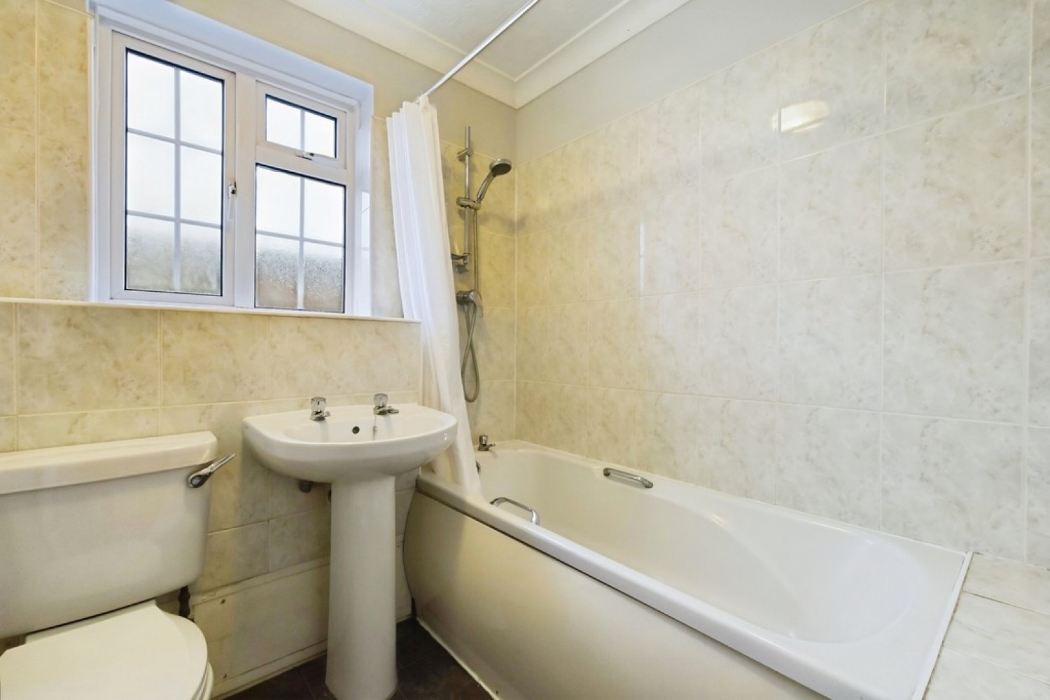 2 bedroom House for Letting Cromwell Park Place, Cheriton