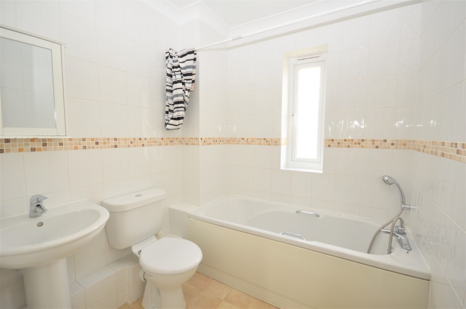 3 bedroom House for Letting Weymouth Road, Folkestone