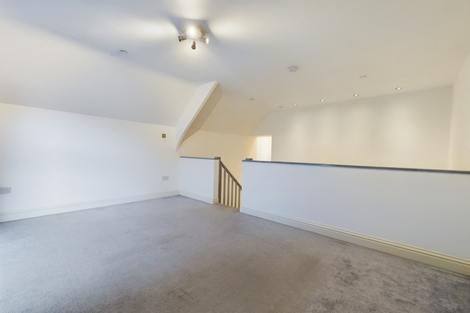 1 bedroom Flat for Letting High Street, Dover