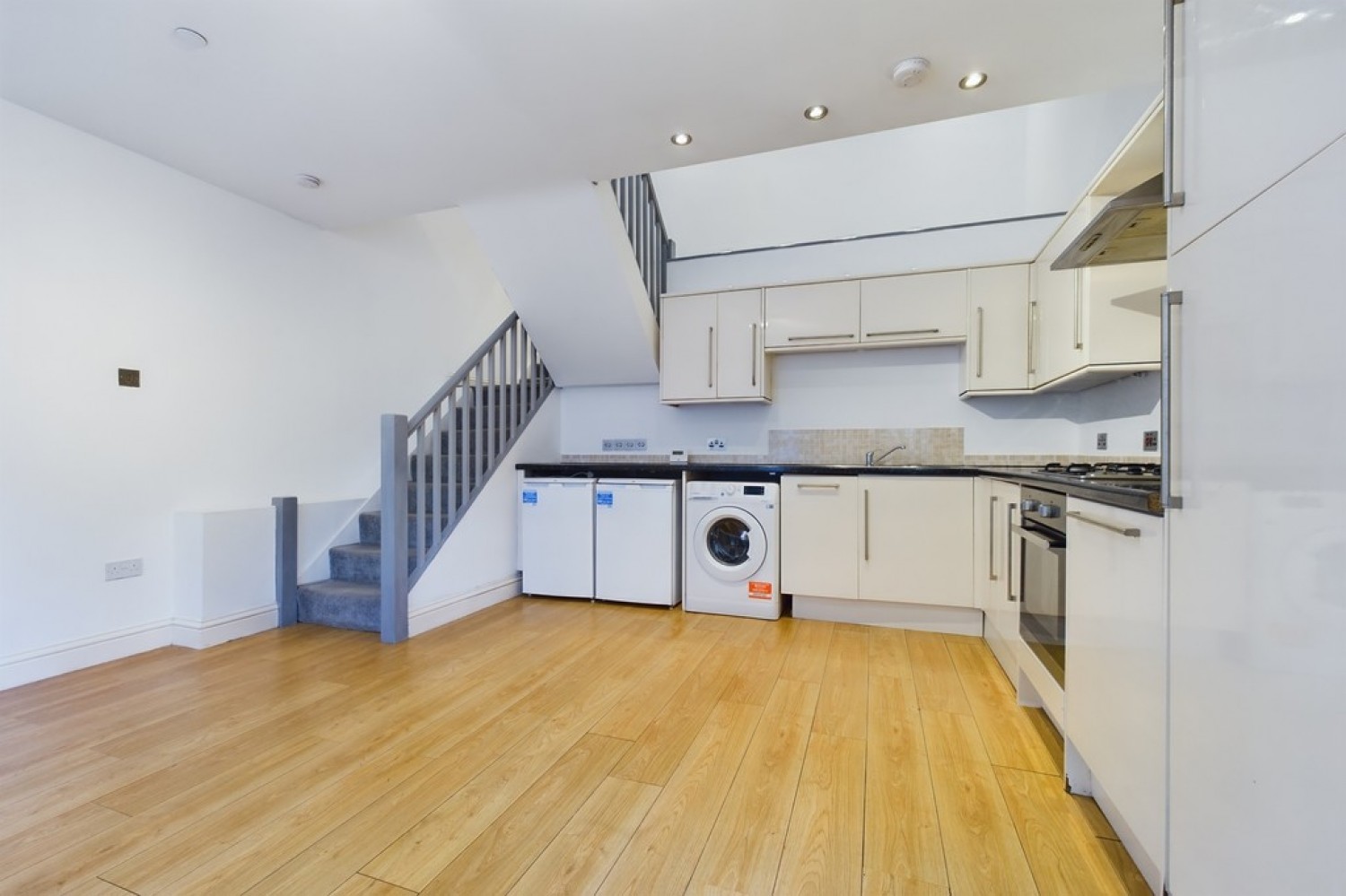 1 bedroom Flat for Letting High Street, Dover