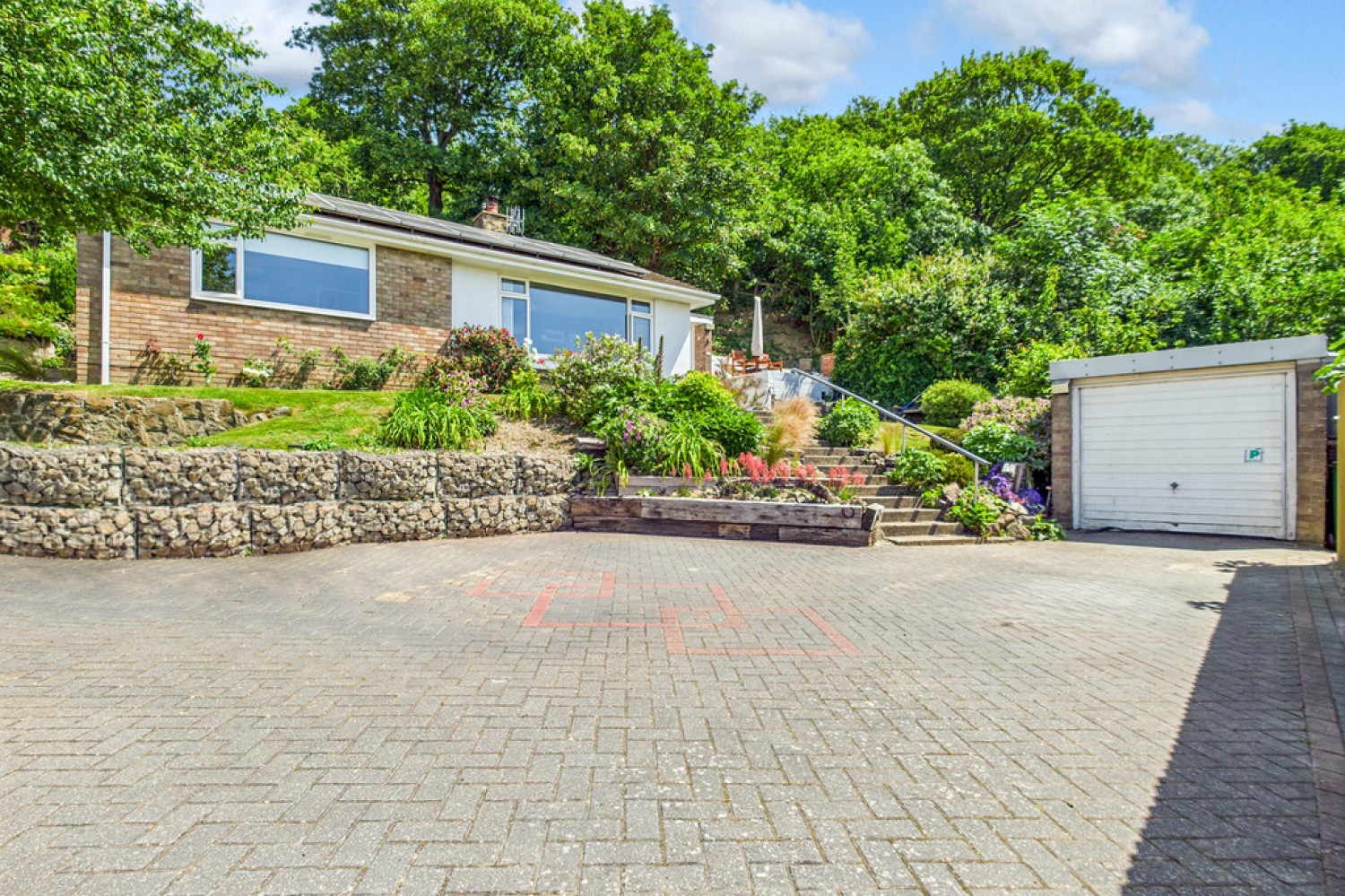 2 bedroom Bungalow for Sale Dover Road, Folkestone