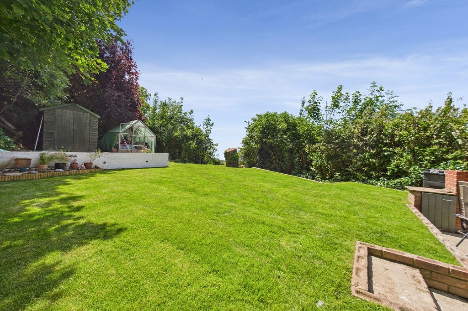 2 bedroom Bungalow for Sale Dover Road, Folkestone