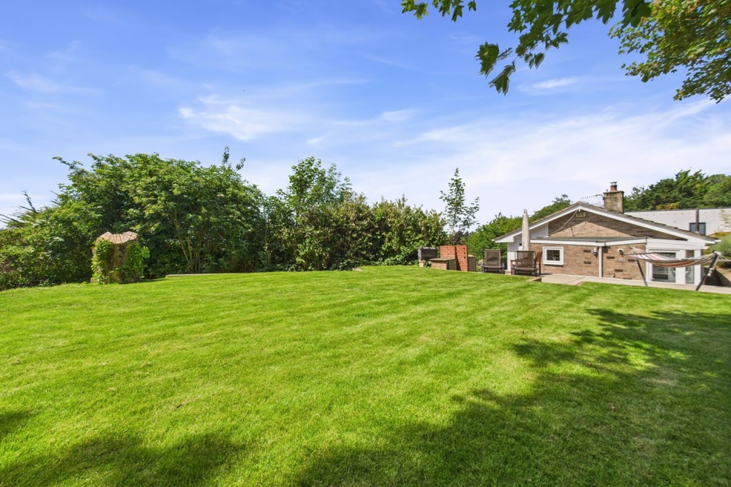 2 bedroom Bungalow for Sale Dover Road, Folkestone