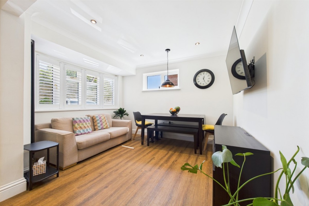 West Lawn Gardens, Sandgate