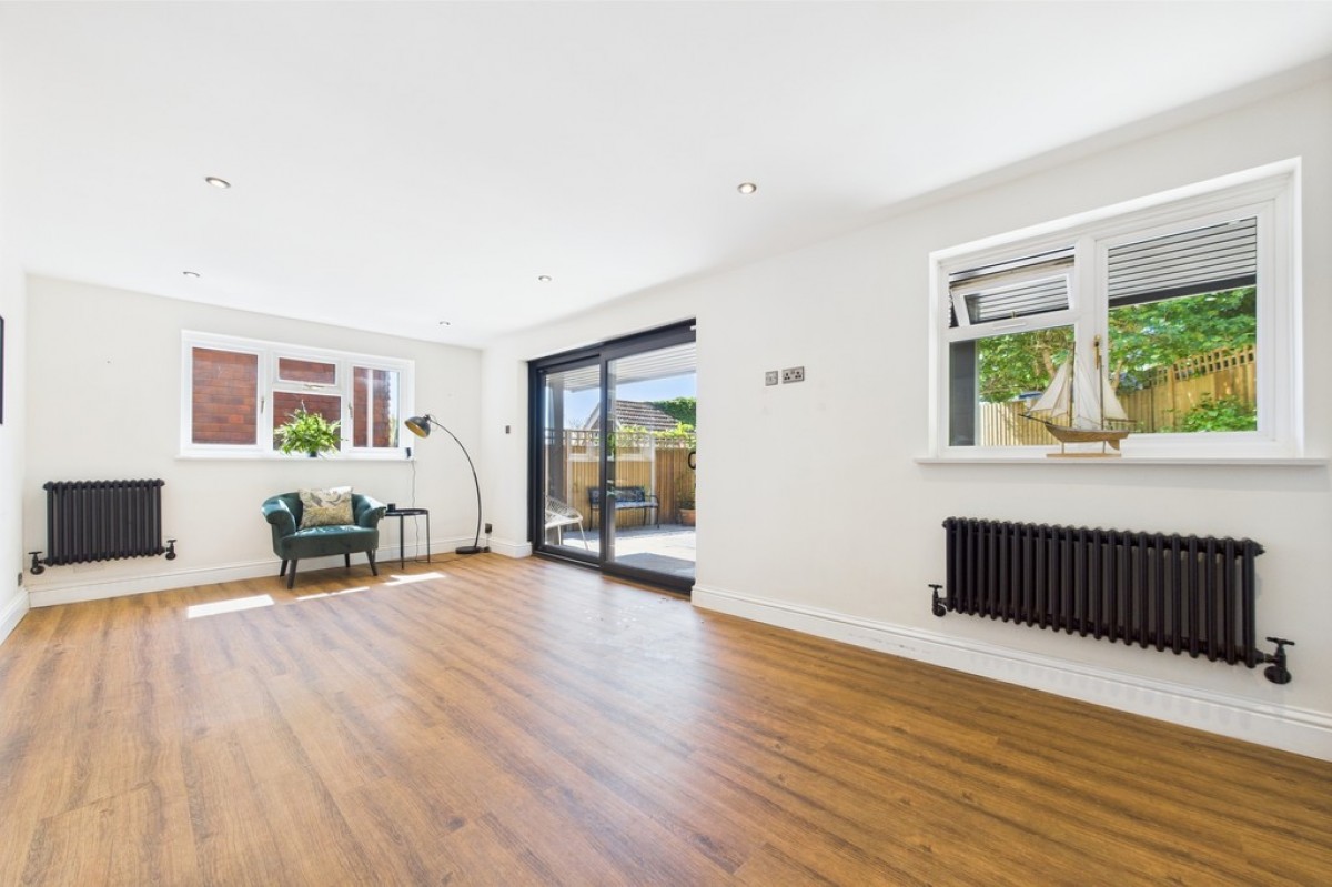 West Lawn Gardens, Sandgate