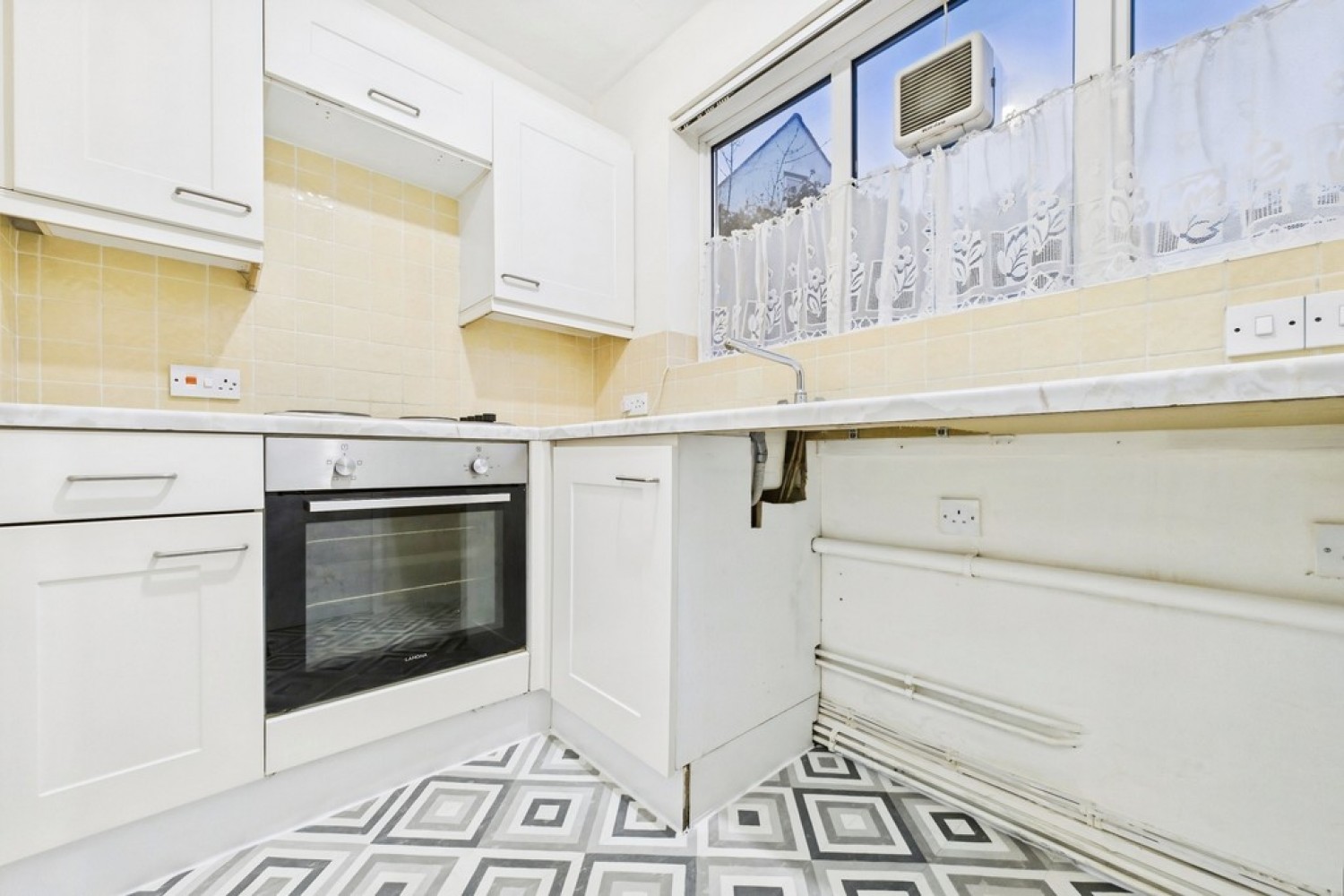 2 bedroom Flat for Sale The Parade, Folkestone