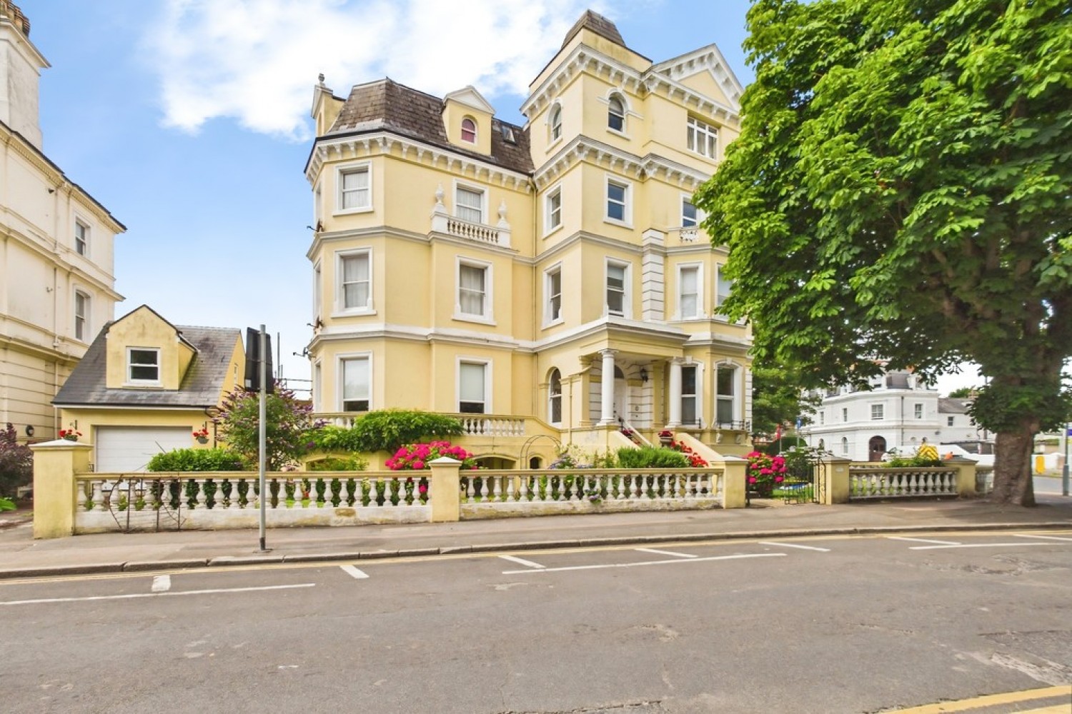 3 bedroom Flat for Sale Castle Hill Avenue, Folkestone