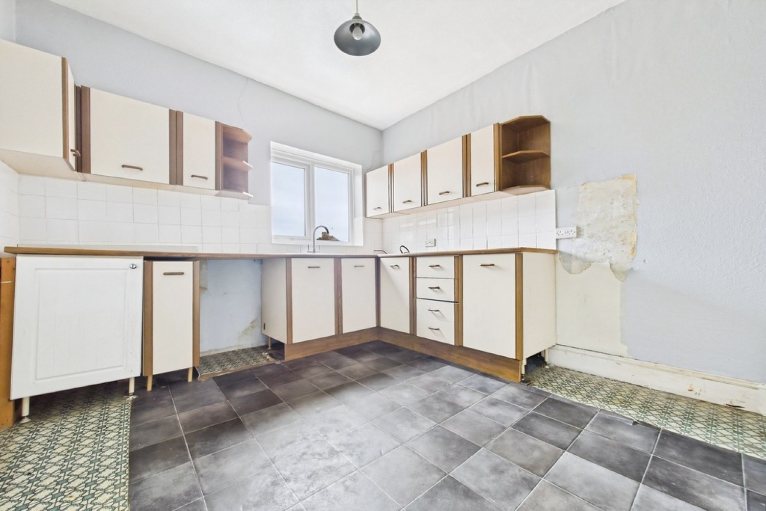 2 bedroom Flat for Sale Surrenden Road, Folkestone