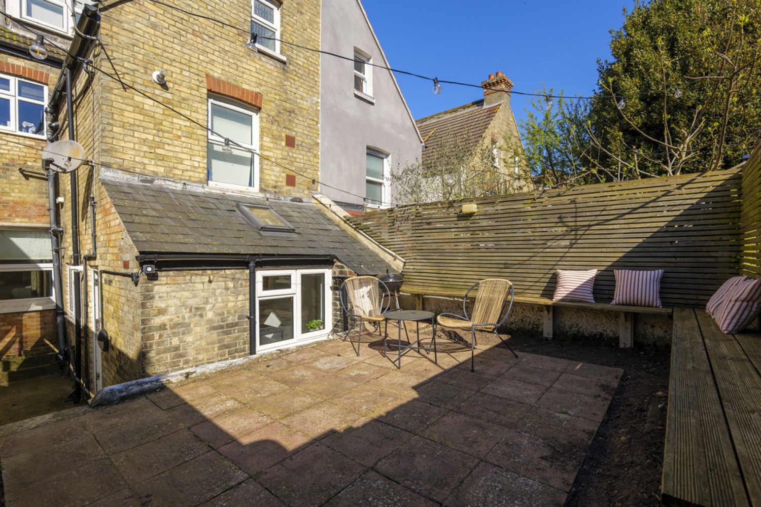 2 bedroom Flat for Sale Radnor Park Crescent, Folkestone