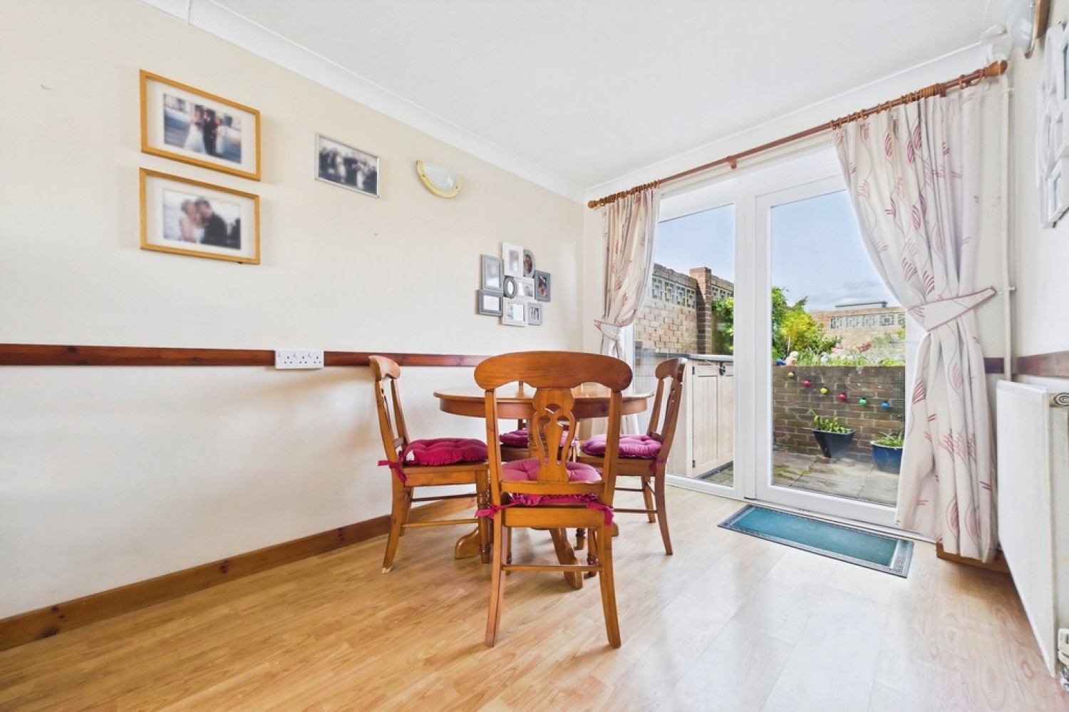 3 bedroom House for Sale Eastfields, Folkestone