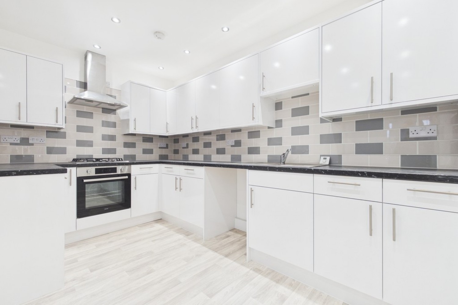 2 bedroom Flat for Letting Frampton Road, Hythe