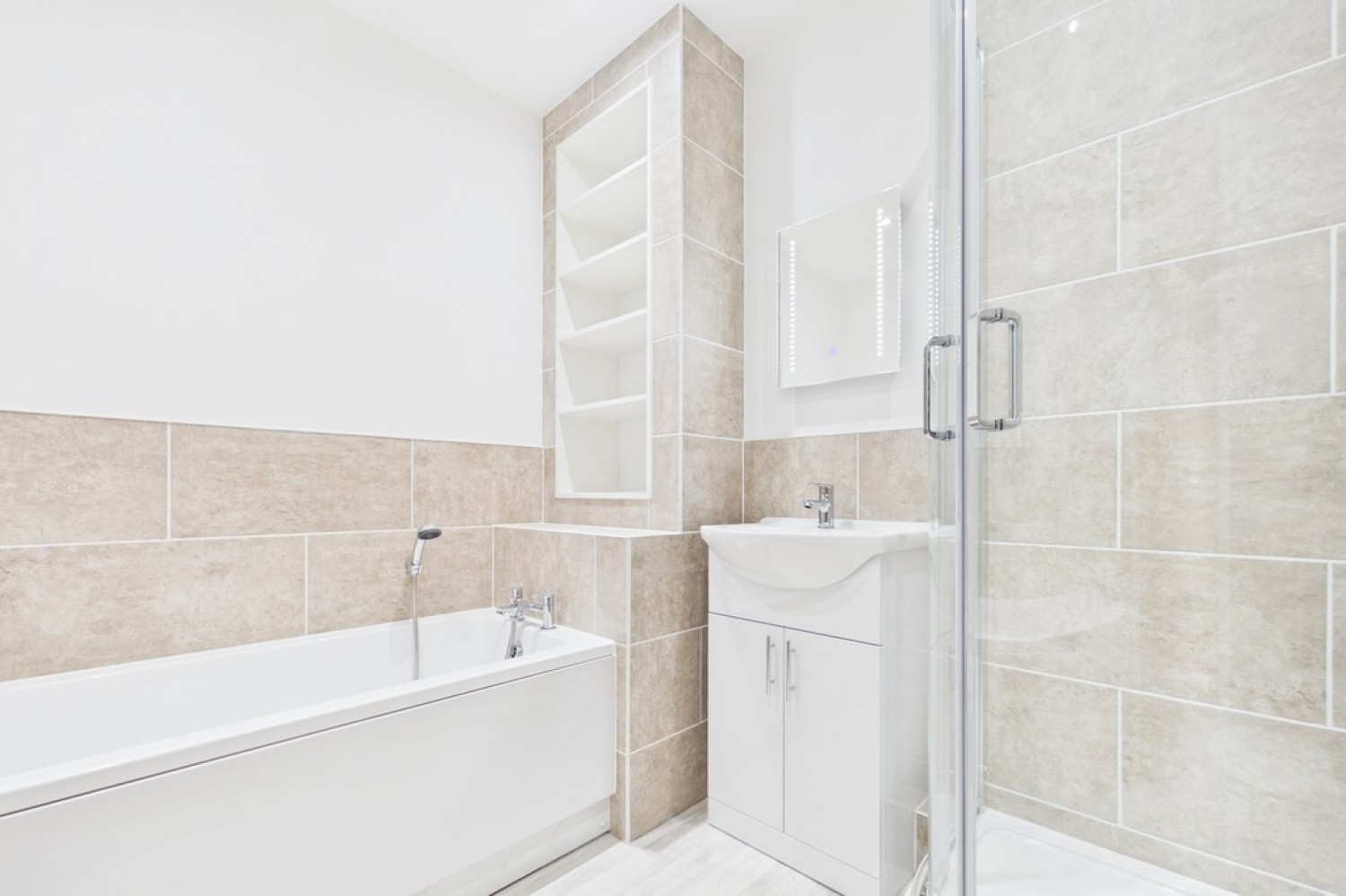 2 bedroom Flat for Letting Frampton Road, Hythe