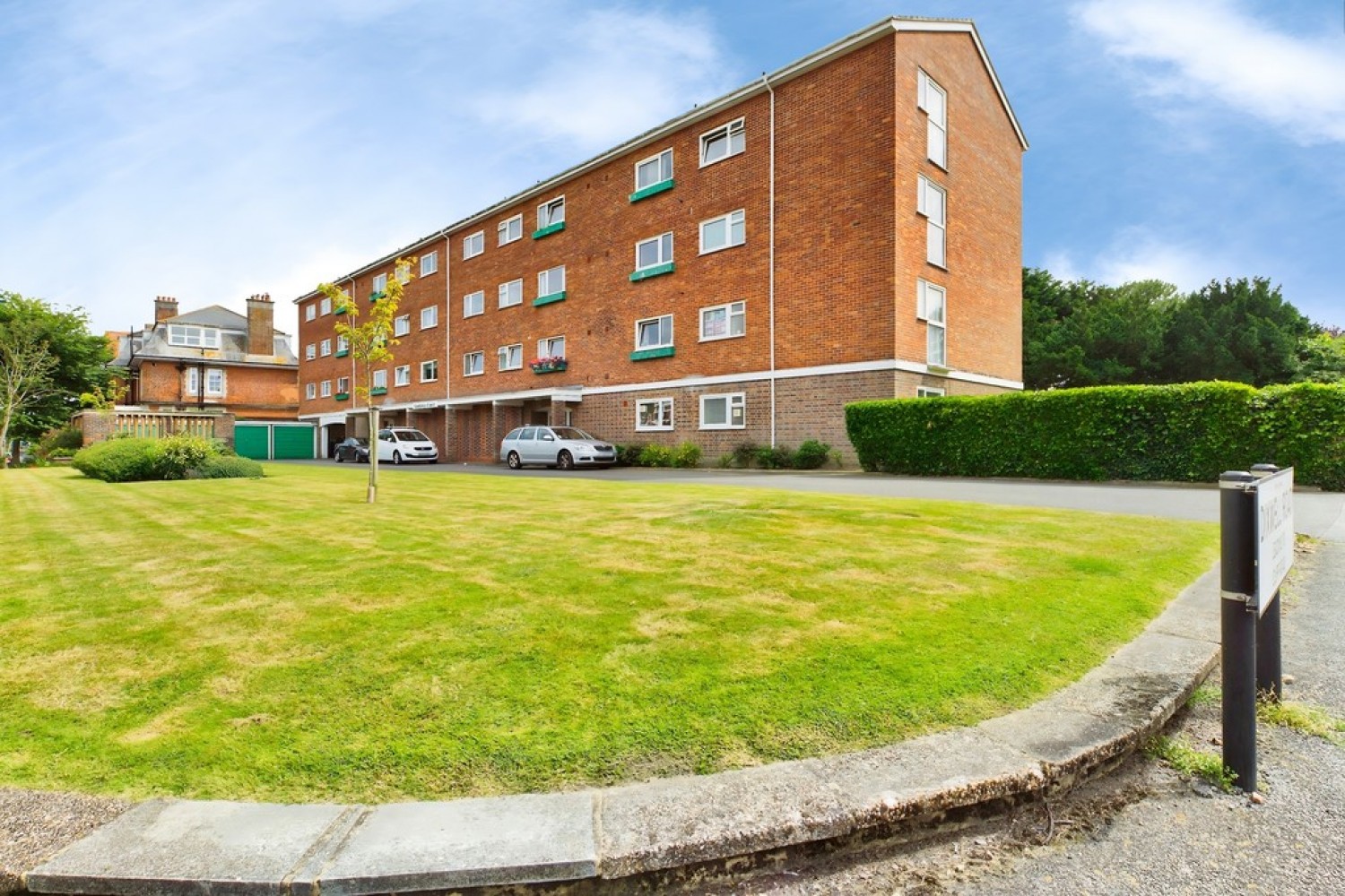 2 bedroom Flat for Sale Dixwell Road, Folkestone