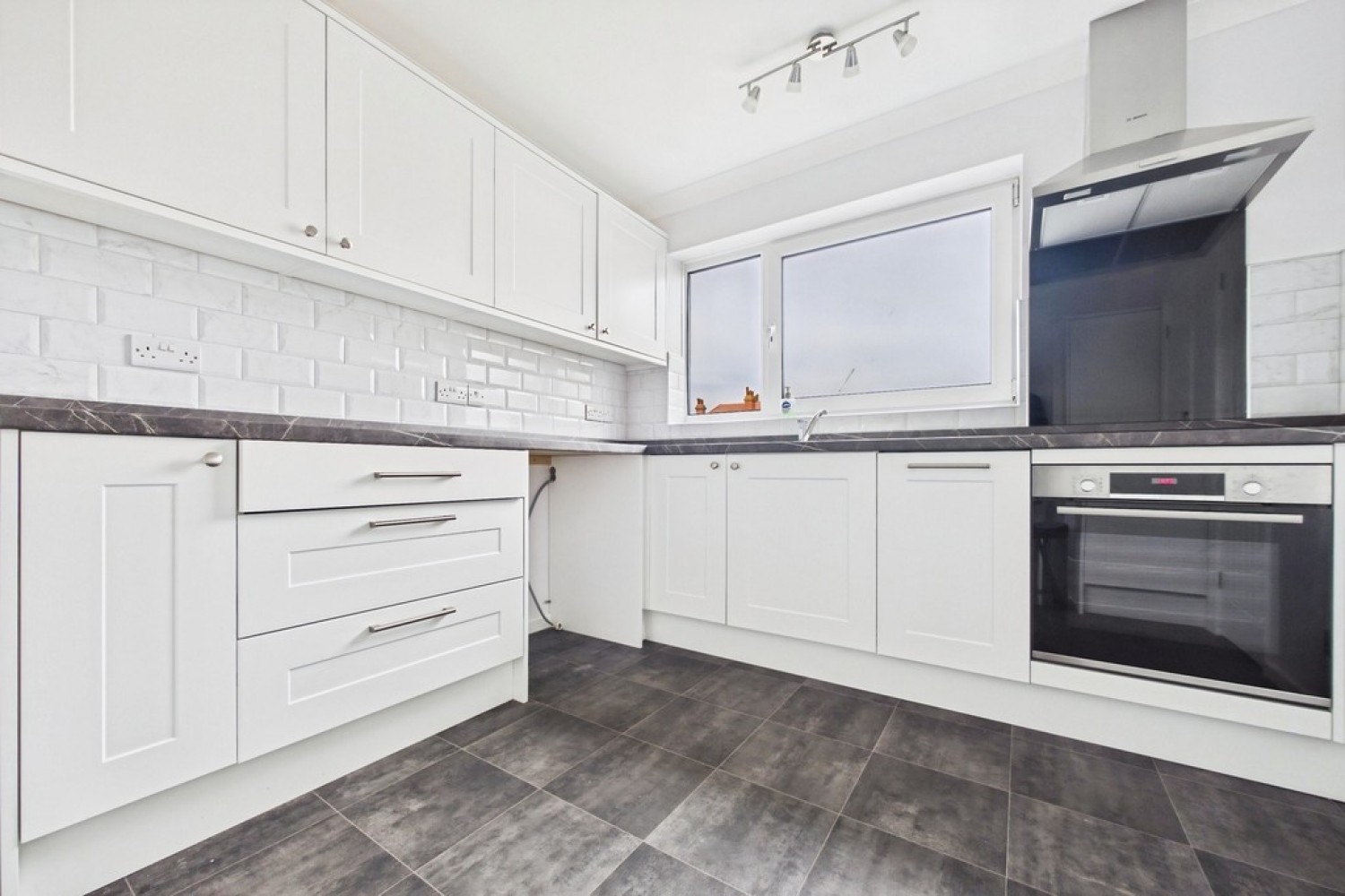2 bedroom Flat for Sale Dixwell Road, Folkestone