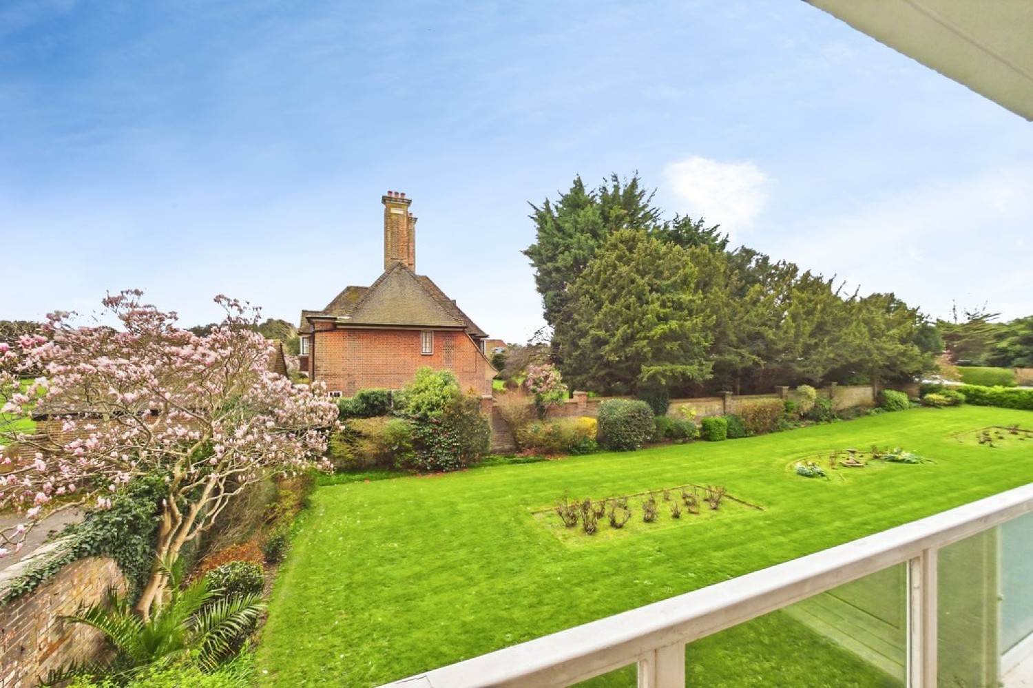 2 bedroom Flat for Sale Dixwell Road, Folkestone