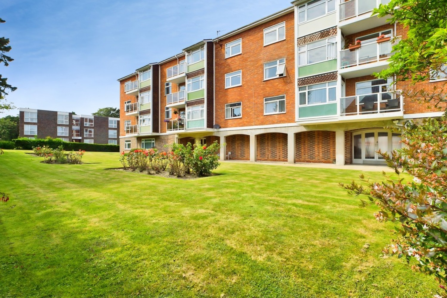 2 bedroom Flat for Sale Dixwell Road, Folkestone