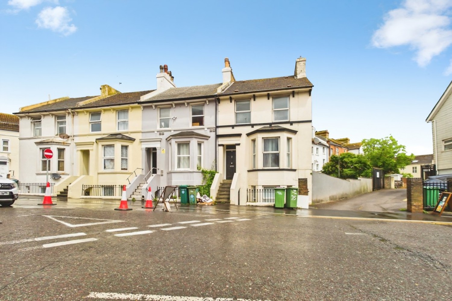 4 bedroom House for Sale Cheriton Road, Folkestone