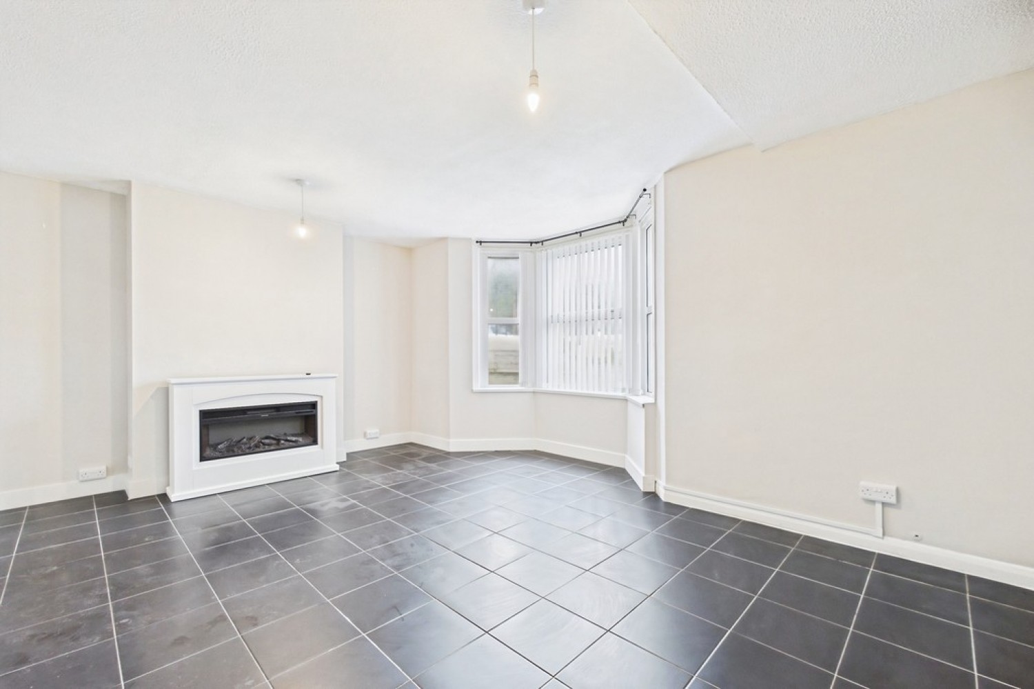 4 bedroom House for Sale Cheriton Road, Folkestone
