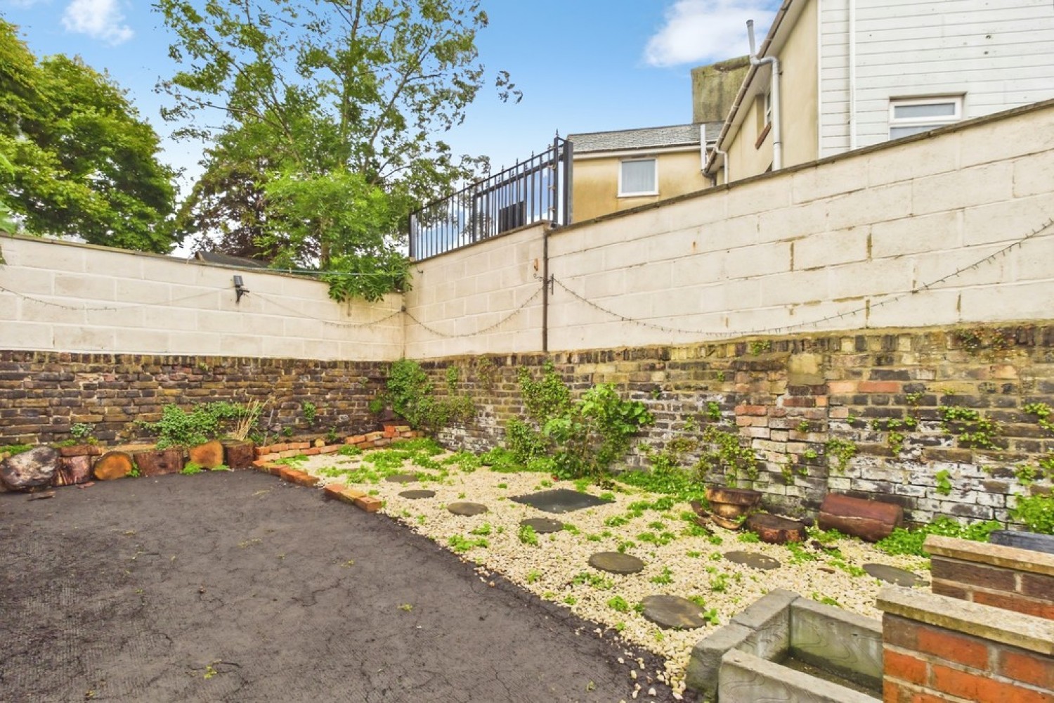 4 bedroom House for Sale Cheriton Road, Folkestone