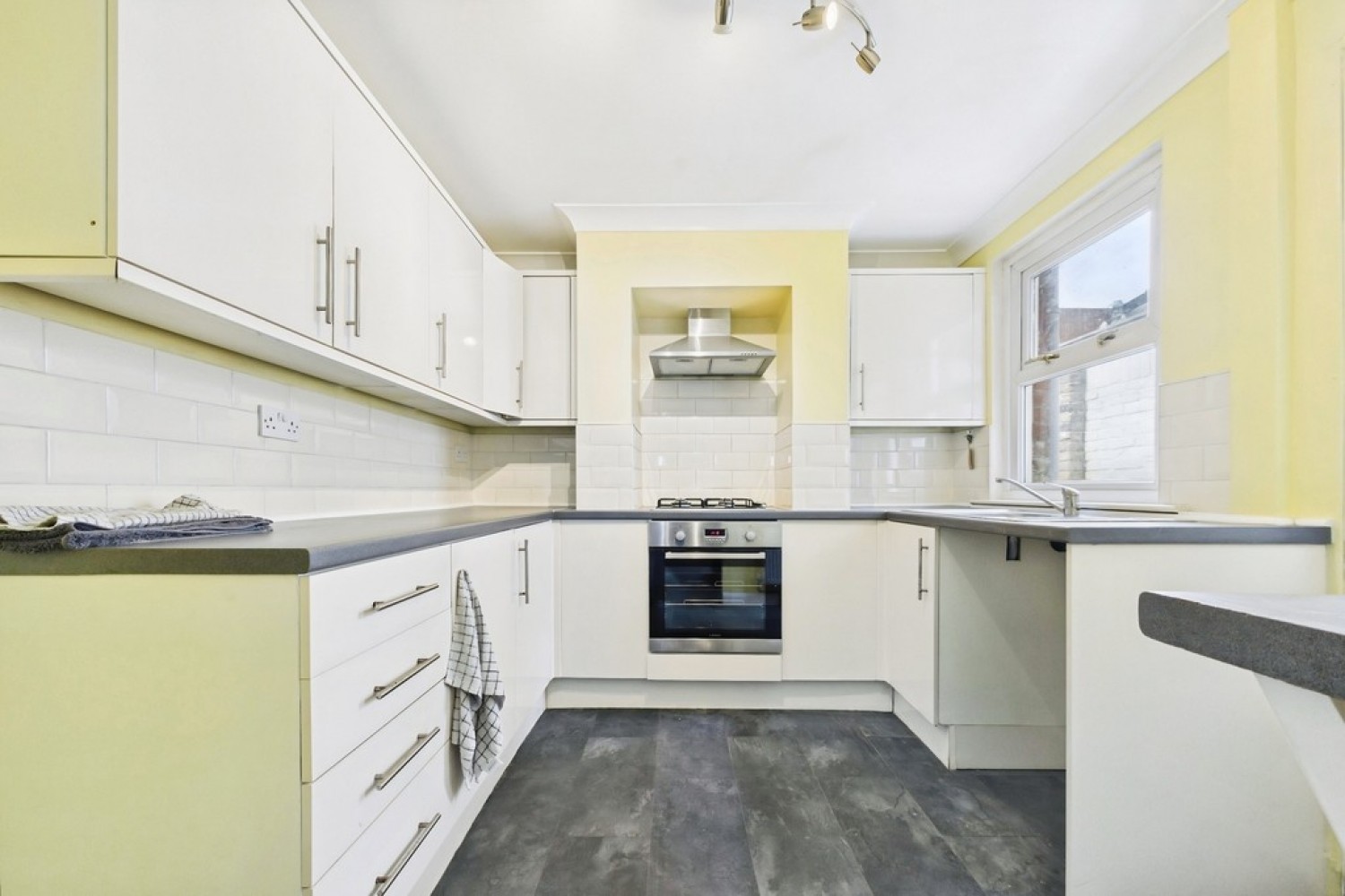 2 bedroom House for Sale Nightingale Road, Dover