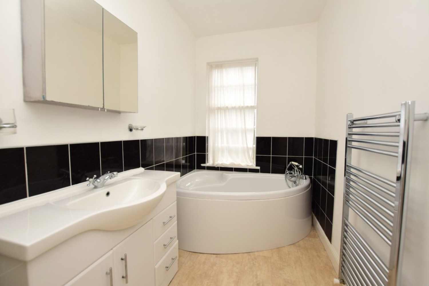 2 bedroom House for Letting Church Street, Burbage