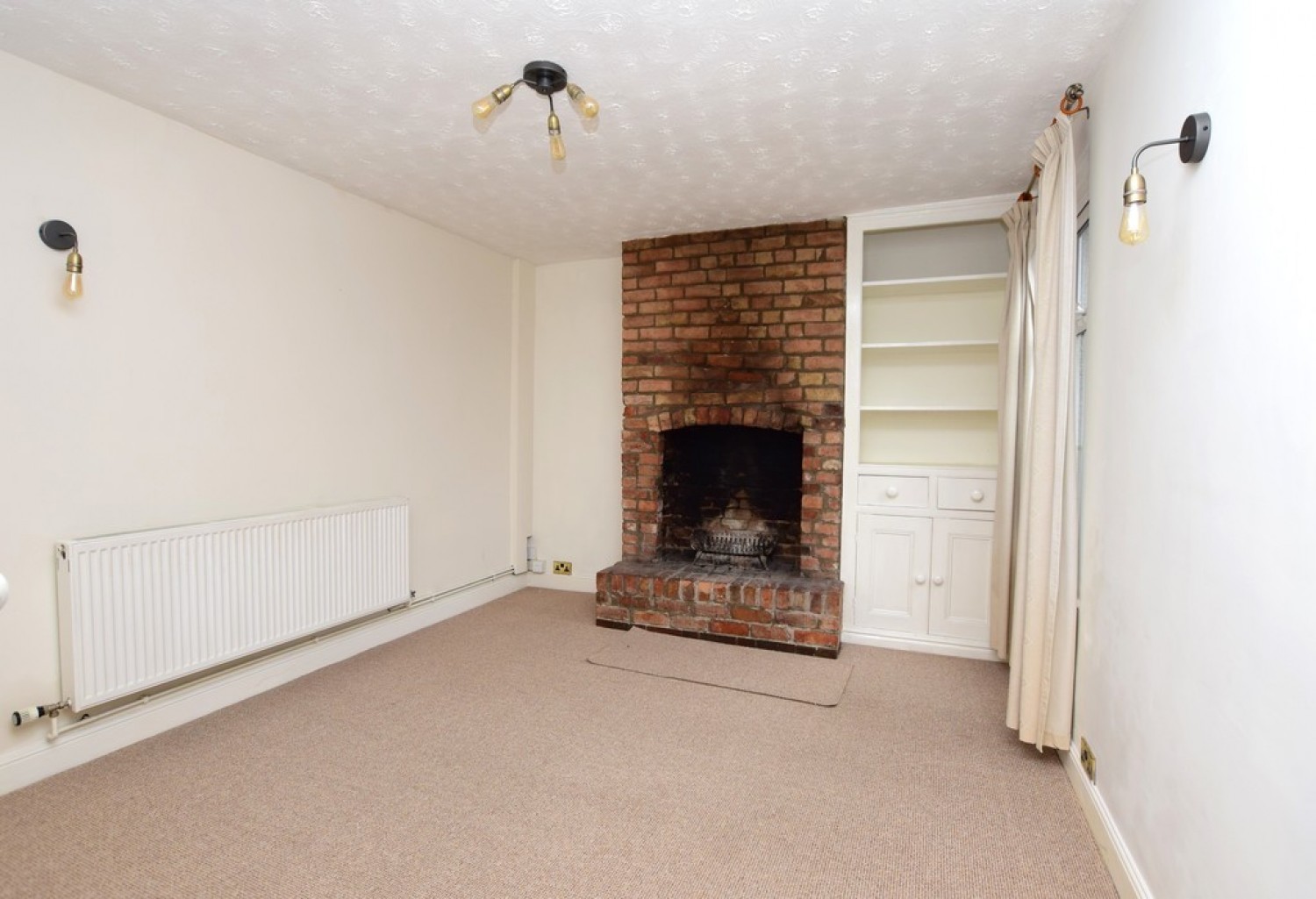2 bedroom House for Letting Church Street, Burbage