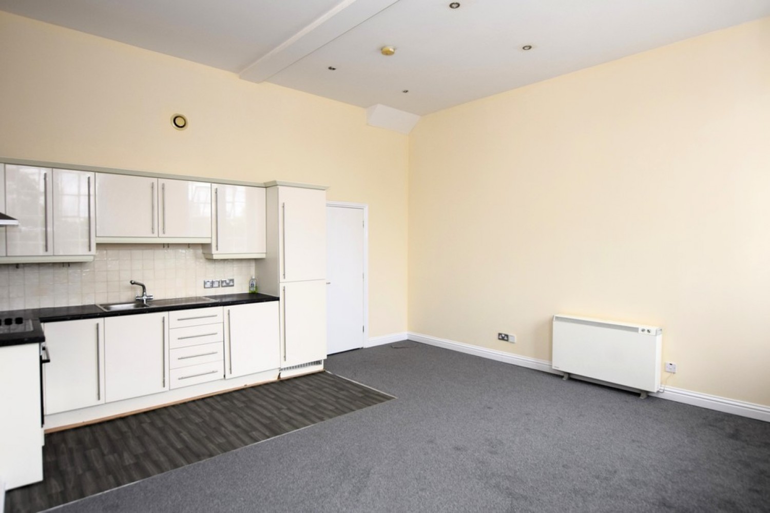 2 bedroom Flat for Letting Castle Hill Mews, 16-20 Hill Street