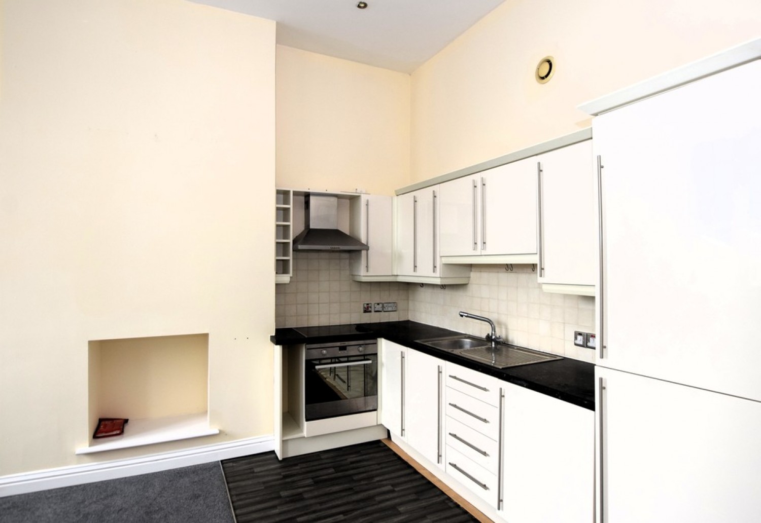 2 bedroom Flat for Letting Castle Hill Mews, 16-20 Hill Street