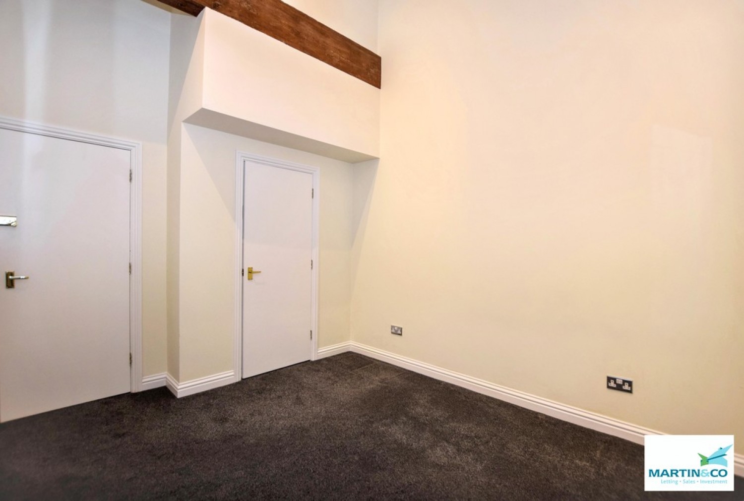 2 bedroom Flat in Castle Hill Mews, 16-20 Hill Street