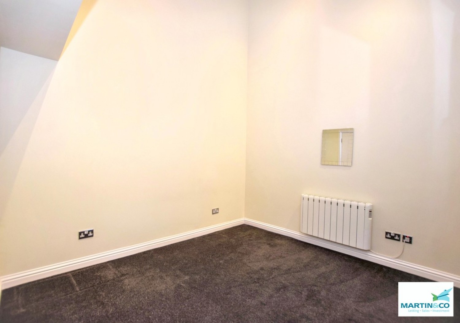 2 bedroom Flat in Castle Hill Mews, 16-20 Hill Street