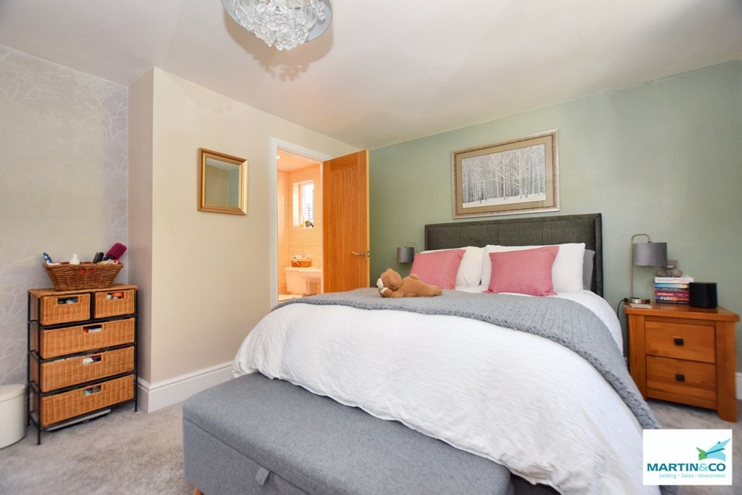 Pilgrims Gate, Burbage