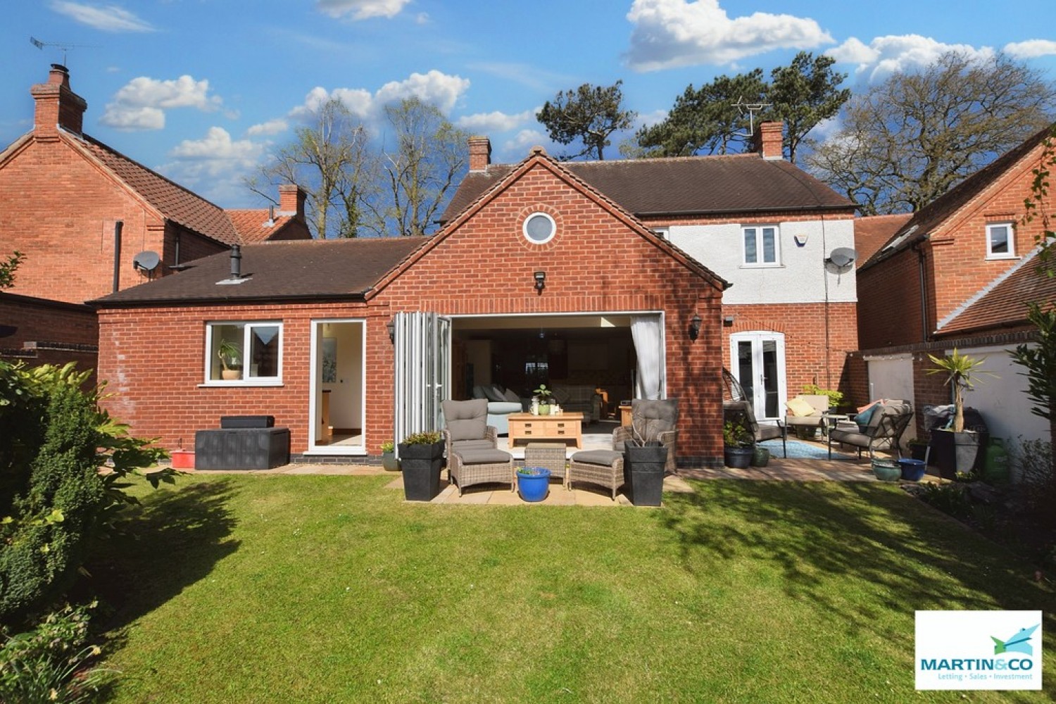 Pilgrims Gate, Burbage