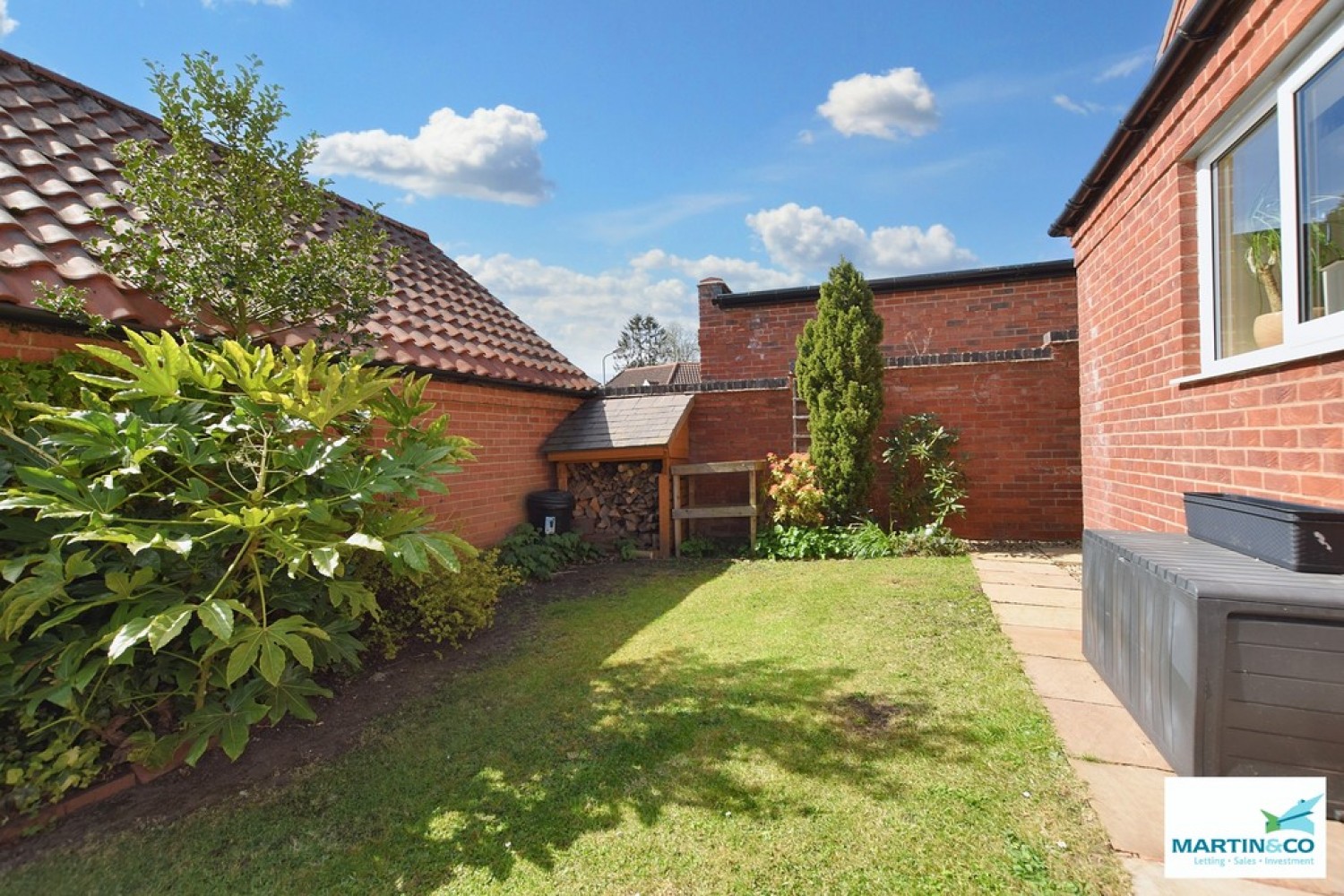 Pilgrims Gate, Burbage