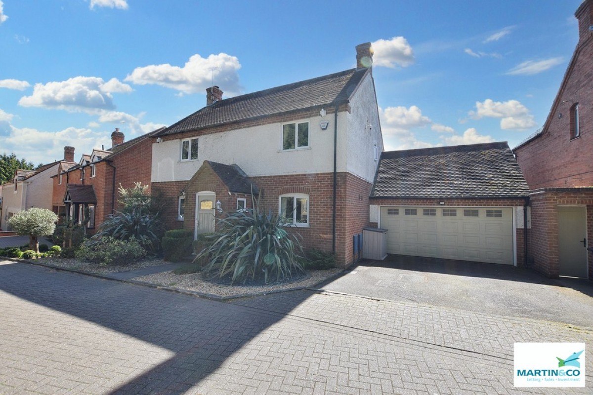 Pilgrims Gate, Burbage