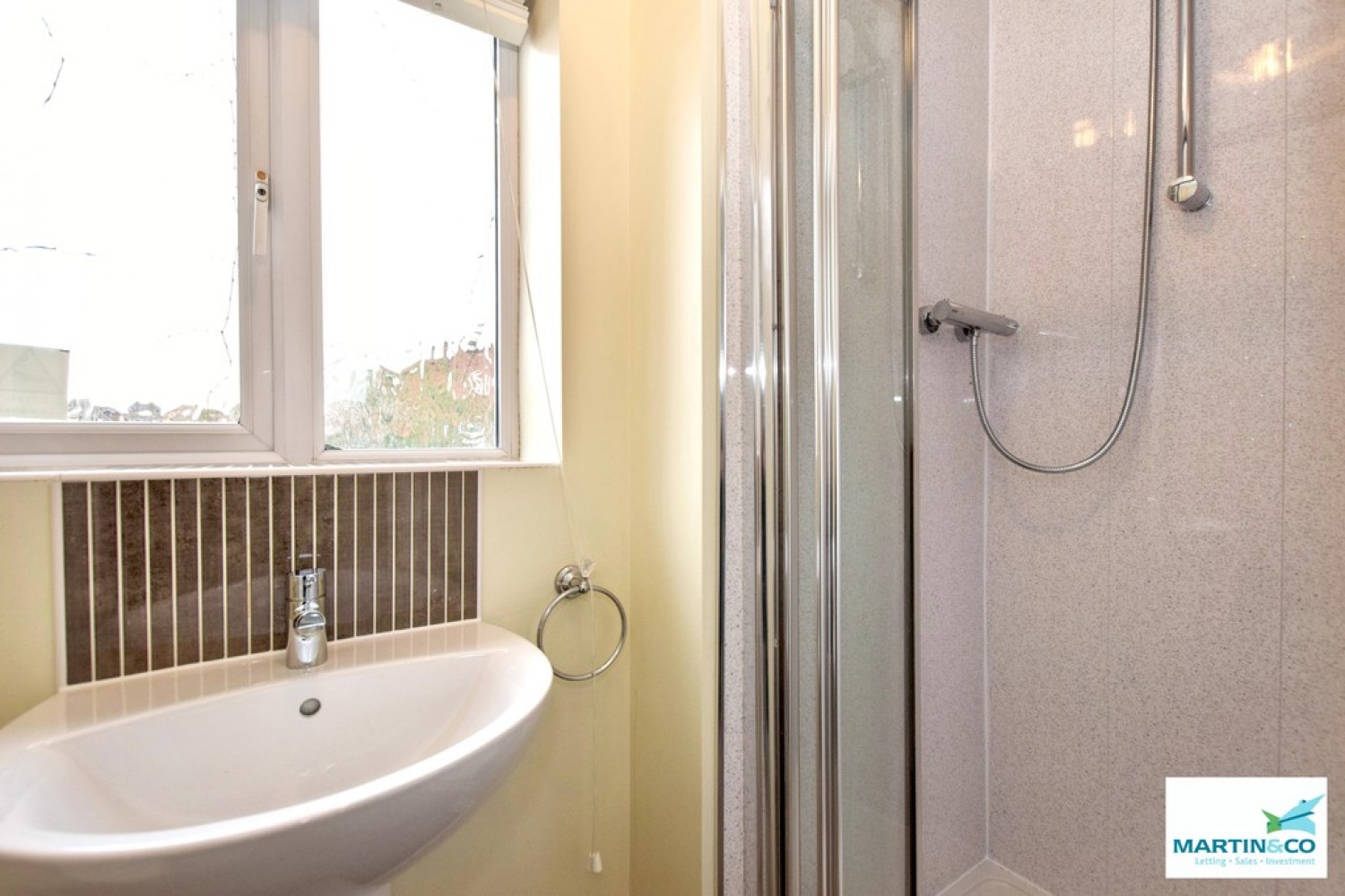 3 bedroom House in Hornbeam Close, Camphill, Nuneaton