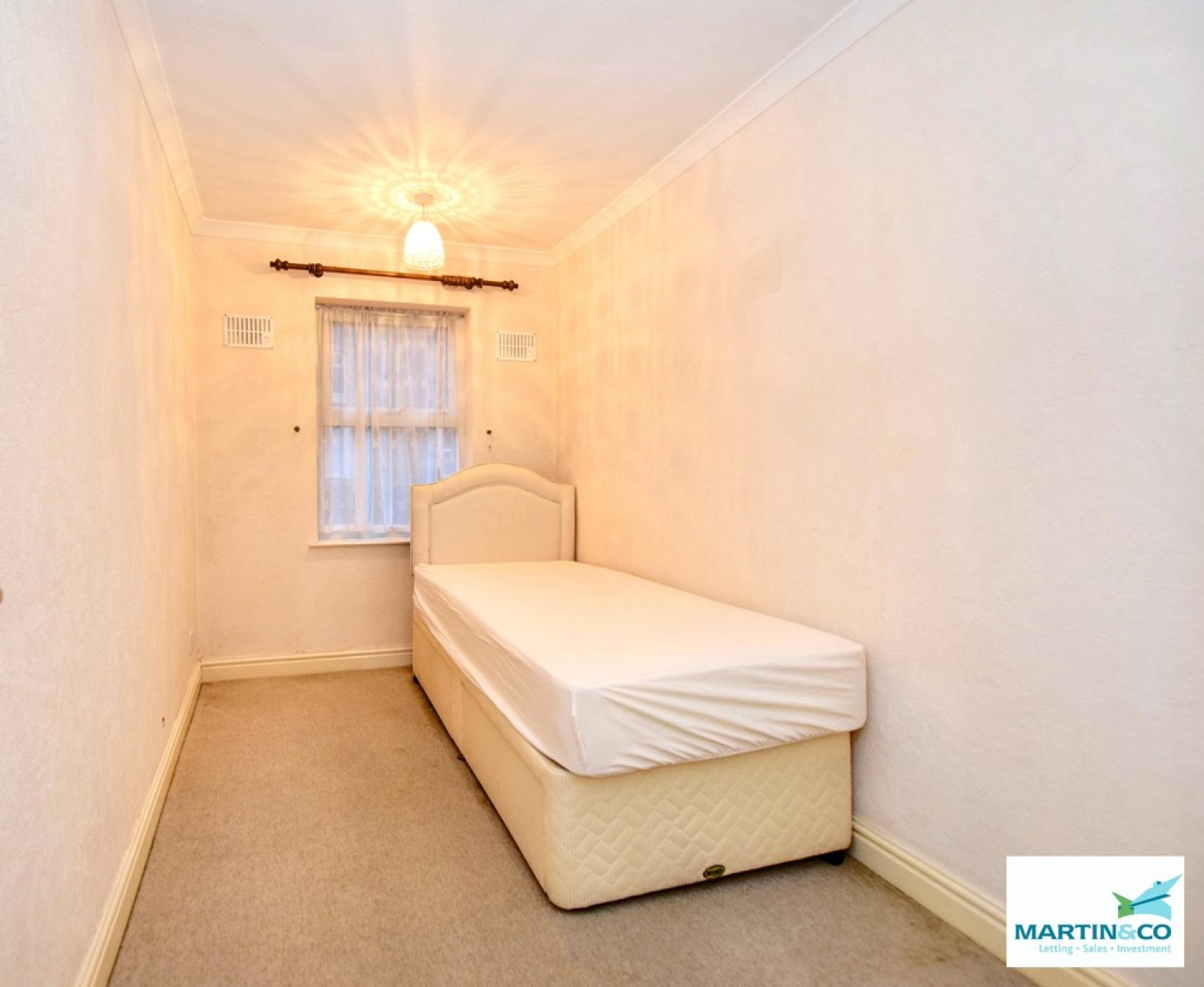 2 bedroom Flat in St Johns, John Street, Hinckley