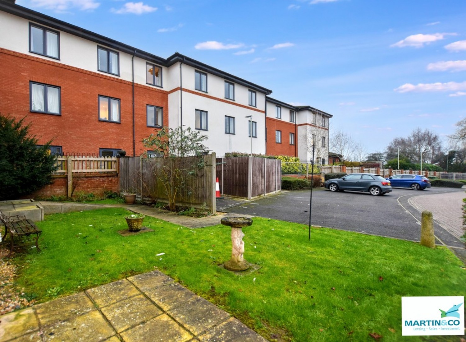 2 bedroom Flat in St Johns, John Street, Hinckley