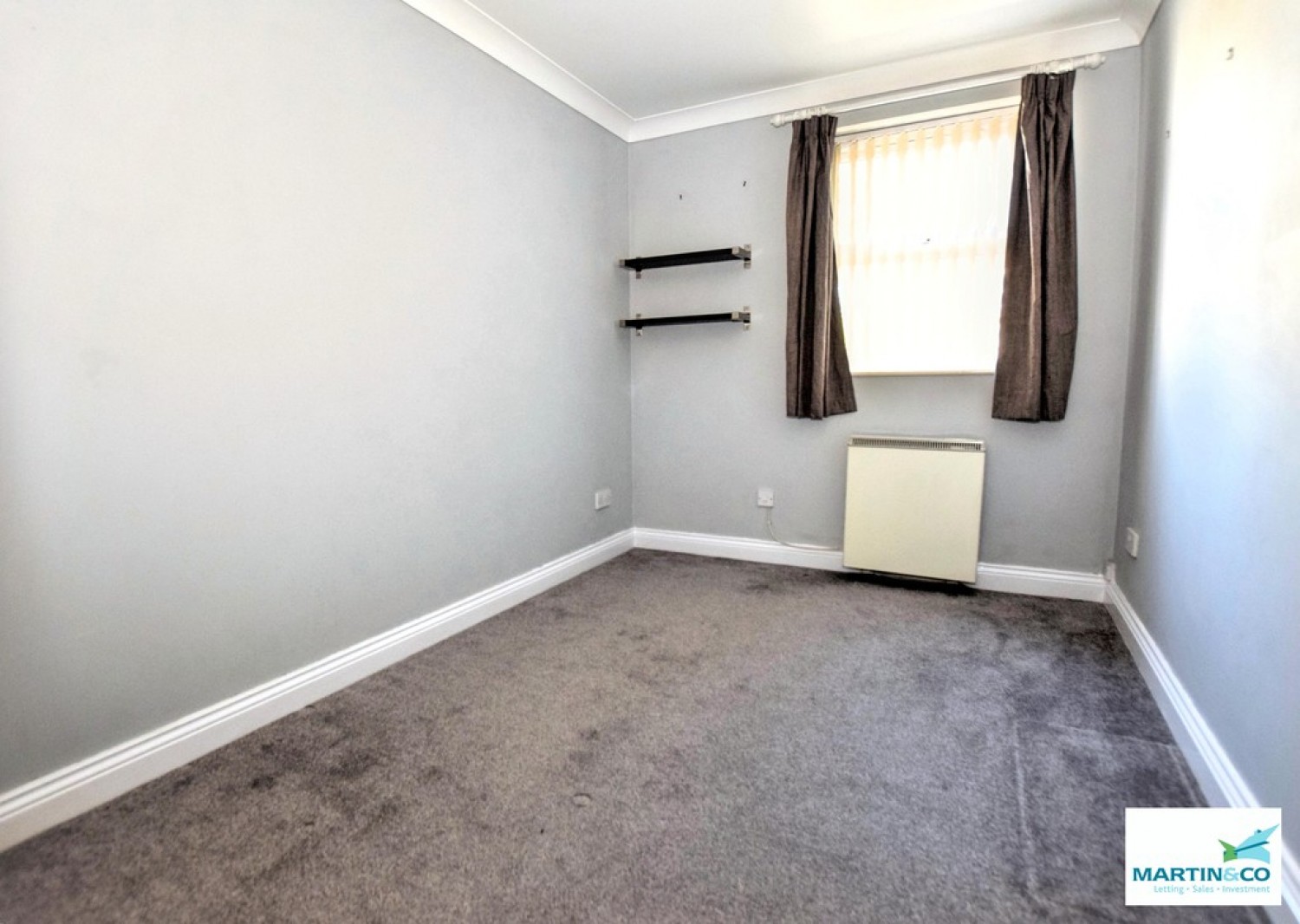 2 bedroom Flat for Sale Queens Park Court, Hinckley