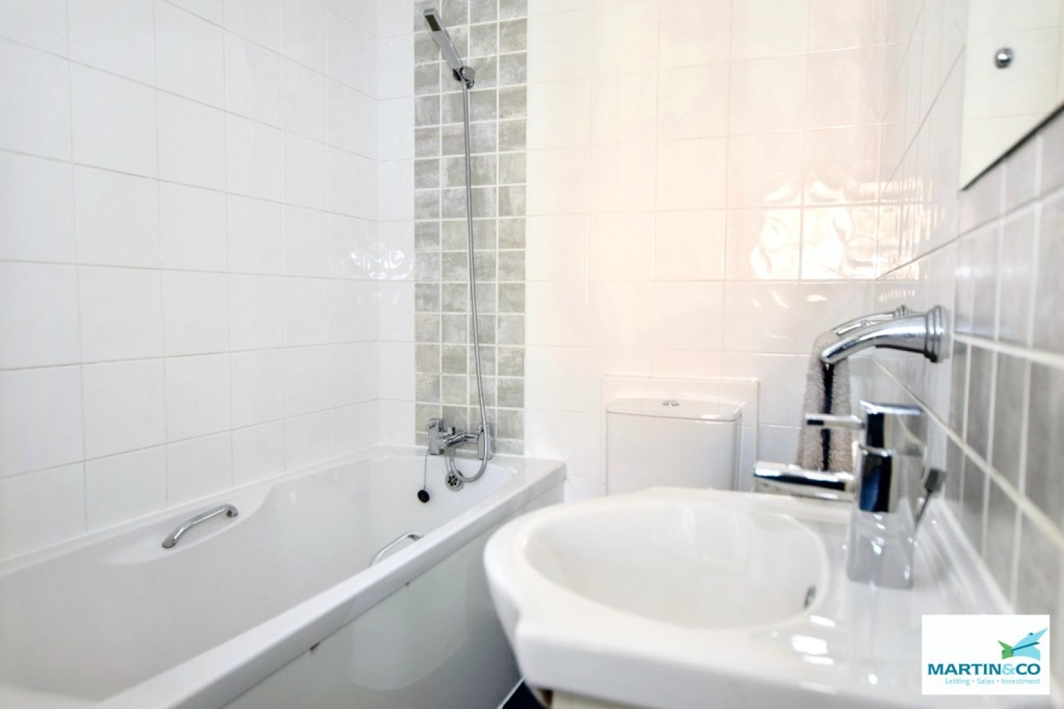2 bedroom Flat for Sale Queens Park Court, Hinckley