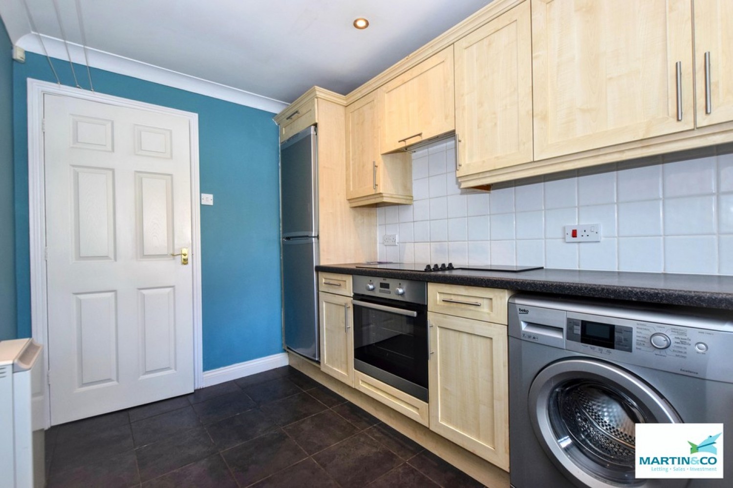2 bedroom Flat for Sale Queens Park Court, Hinckley