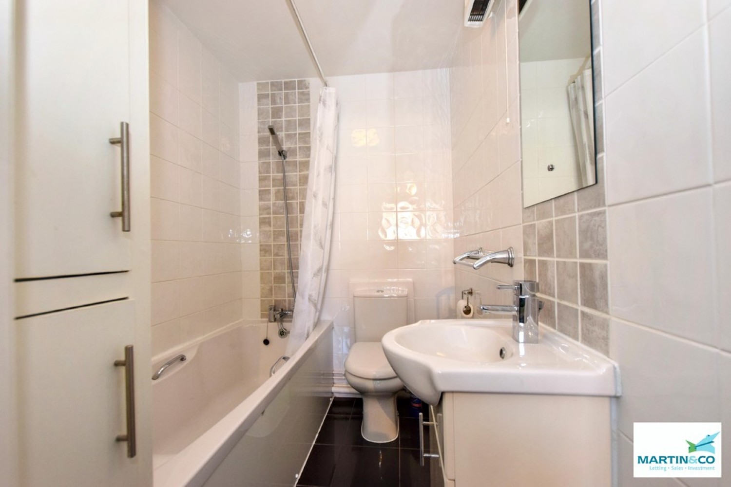 2 bedroom Flat for Sale Queens Park Court, Hinckley