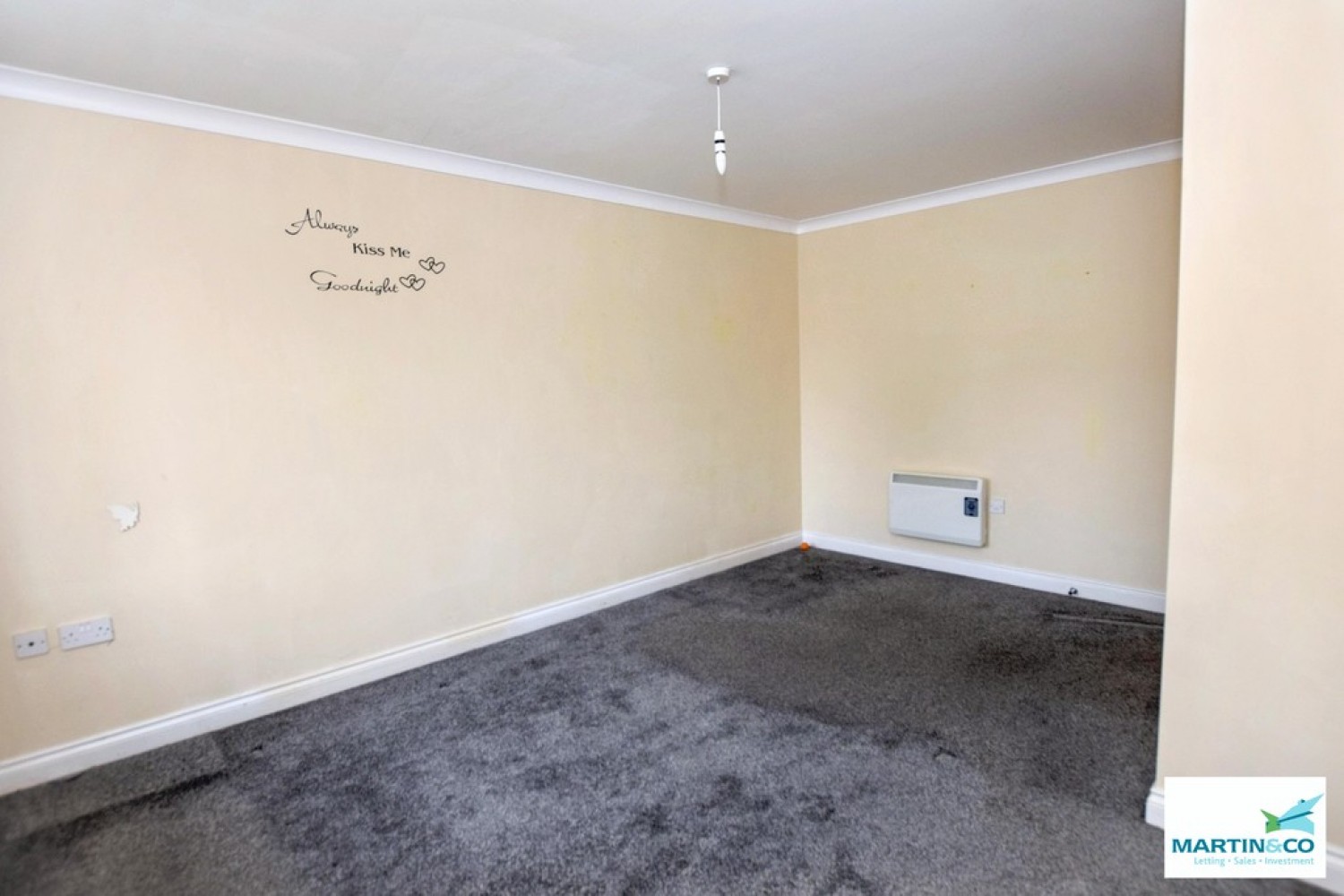 2 bedroom Flat for Sale Weavers Court, Hinckley