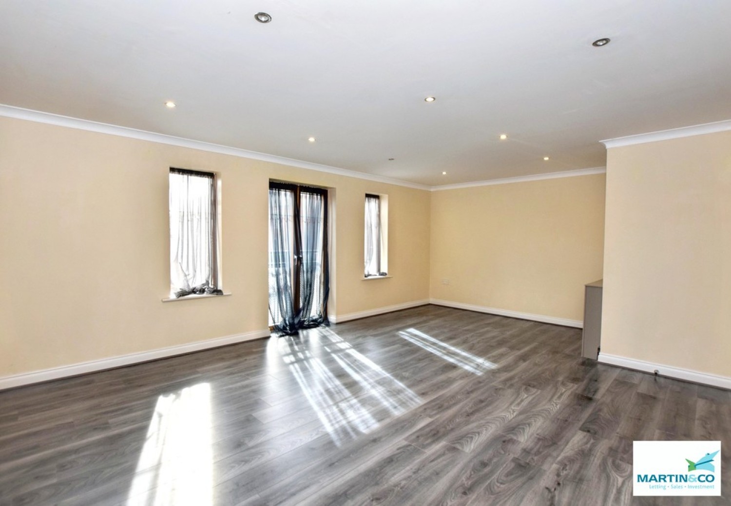 2 bedroom Flat for Sale Weavers Court, Hinckley