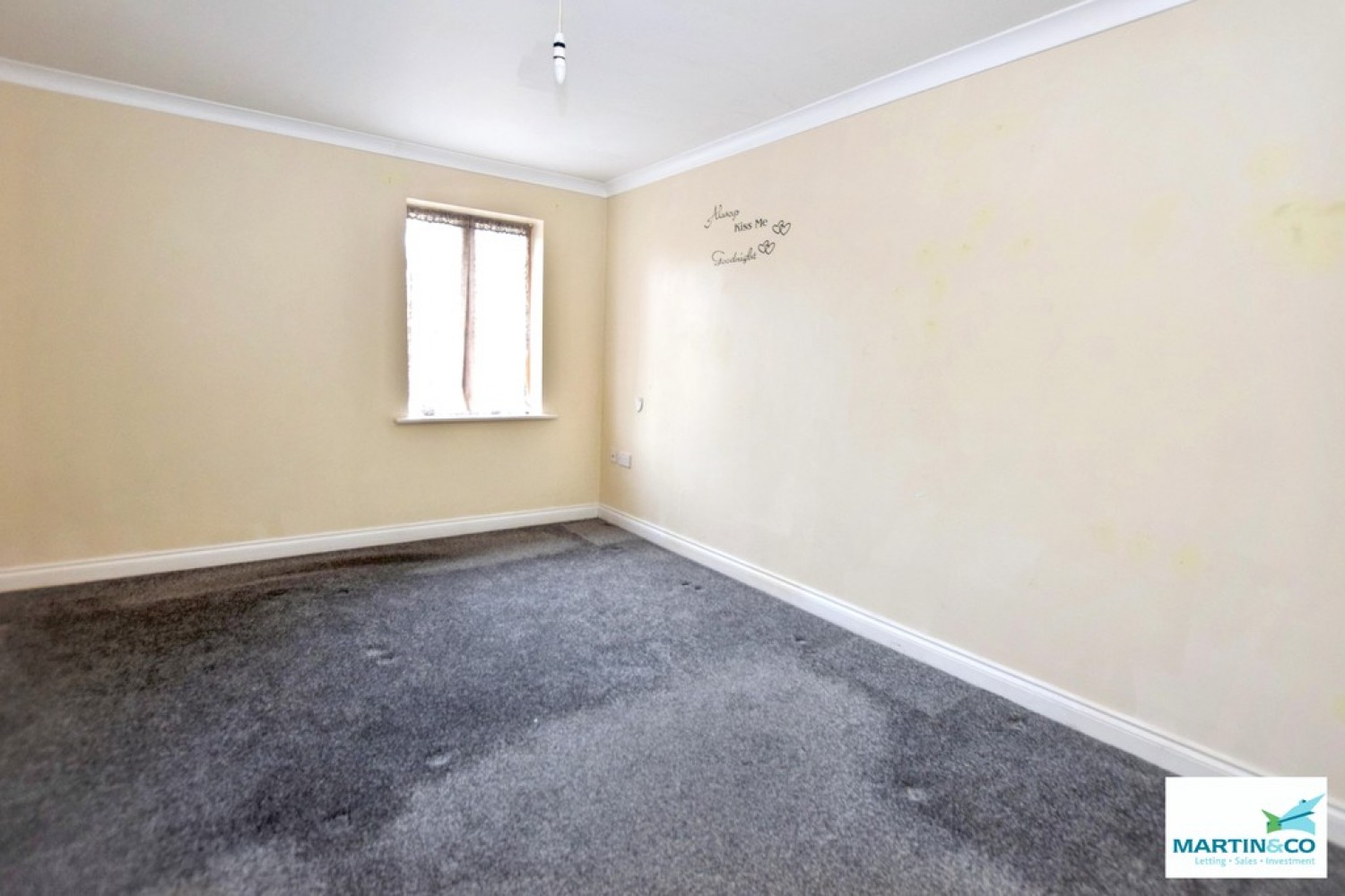 2 bedroom Flat for Sale Weavers Court, Hinckley
