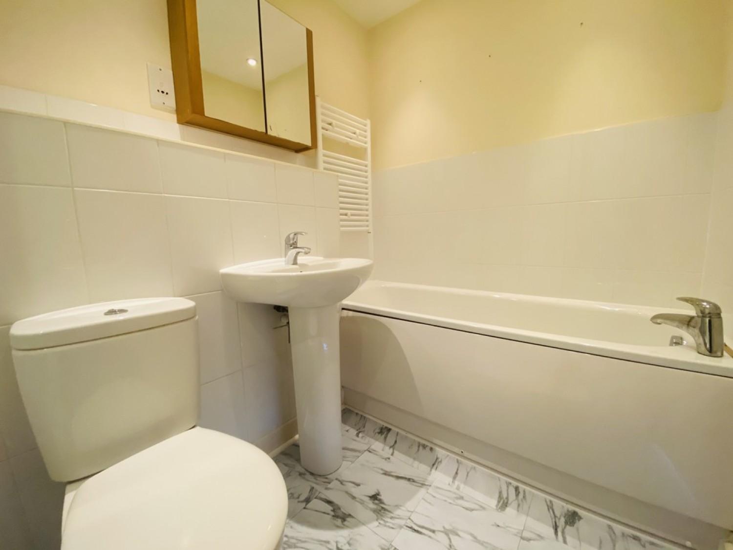 2 bedroom Flat for Letting Newfoundland Drive, Poole